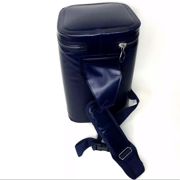 New Vineyard Vines Target Sling Waterproof Cooler - Picture 4 of 8